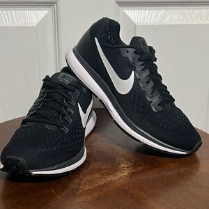 🔥 NIKE Air Zoom Pegasus 34 Running Shoe  Black/White - Women Sz 7 - EXCELLENT